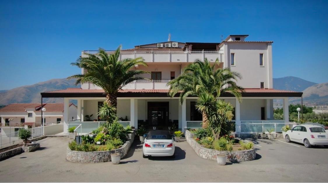 Hotel Vallisdea Sala Consilina Exterior foto